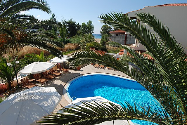 Hotel_Simeon._Pool_-_panoramio.jpg